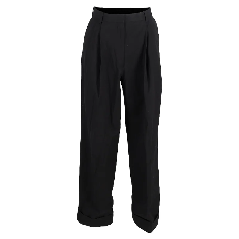 Booty-lifting trousers – Trousers designed with specific stitching or structure to enhance the shape of the rear.Booty-lifting trousers – Trousers designed with specific stitching or structure to enhance the shape of the rear.Dries Van Noten Pleated High-Waist Wide-Leg Trousers in Black Wool