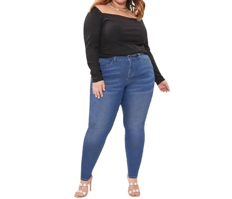 Pleated trousers – Trousers with folds or pleats in the front, often adding volume or texture to the garment.Pleated trousers – Trousers with folds or pleats in the front, often adding volume or texture to the garment.Missy Skinny Jeans - Plus In Dark Wash