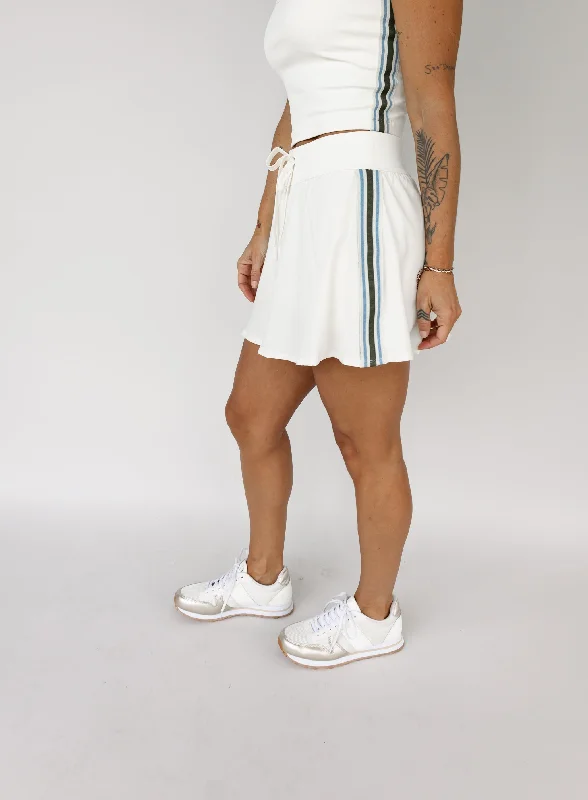 Pencil skirt with slit – A pencil skirt that includes a slit at the back or side, adding a more sophisticated or sexy element.Pencil skirt with slit – A pencil skirt that includes a slit at the back or side, adding a more sophisticated or sexy element.Z Supply: Court Club Skirt - Sandstone
