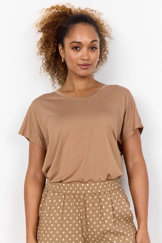 Henley – T-shirt with a buttoned placket (usually a few buttons near the collar)Henley – T-shirt with a buttoned placket (usually a few buttons near the collar)LYOCELL TEE Henley – T-shirt with a buttoned placket (usually a few buttons near the collar)Henley – T-shirt with a buttoned placket (usually a few buttons near the collar)LYOCELL TEE