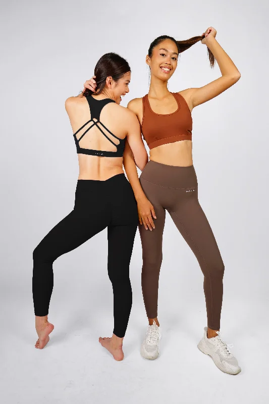 Crossover sports bra – Sports bra with a crossed strap design at the back, offering a stylish and supportive fit.Crossover sports bra – Sports bra with a crossed strap design at the back, offering a stylish and supportive fit.Aura Bra [2-Piece Top Only]