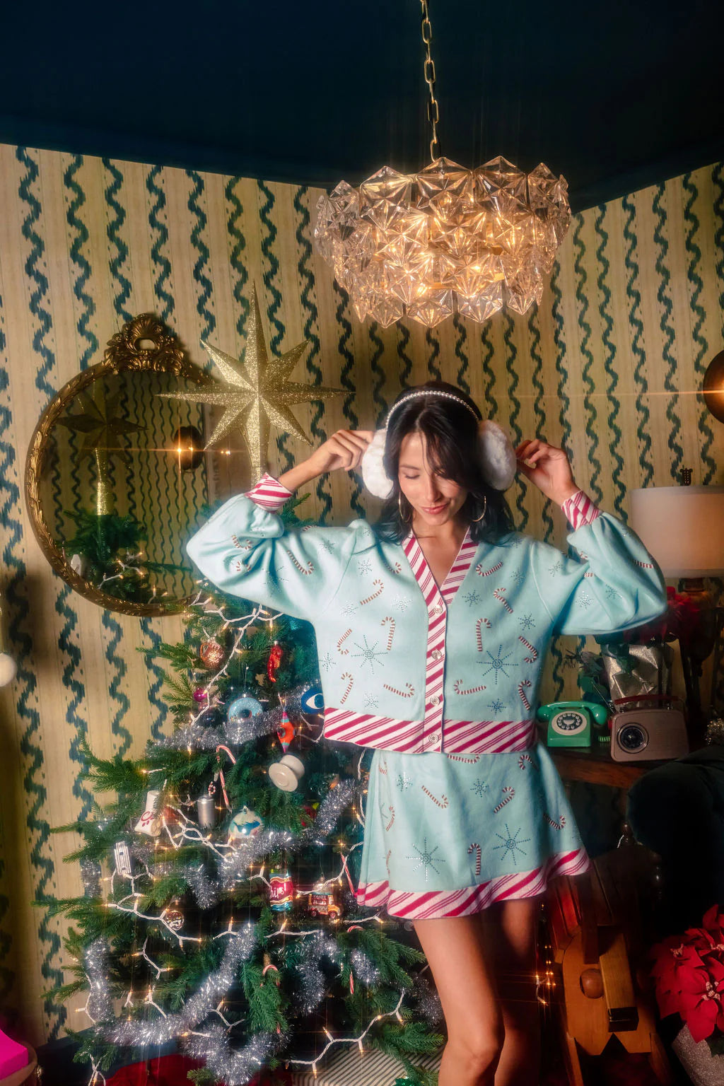 V-neck – Sweater with a V-shaped necklineV-neck – Sweater with a V-shaped necklinePeppermint Stripe Candy Cane Cardigan in Mint